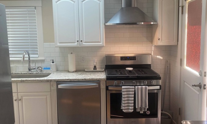 West Alameda Casa | Cozy Alameda Bungalown