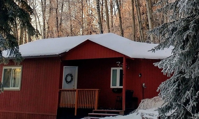 Fairbanks Cabina | Cozy Alaskan Cabin, with rare Northern Lights views...