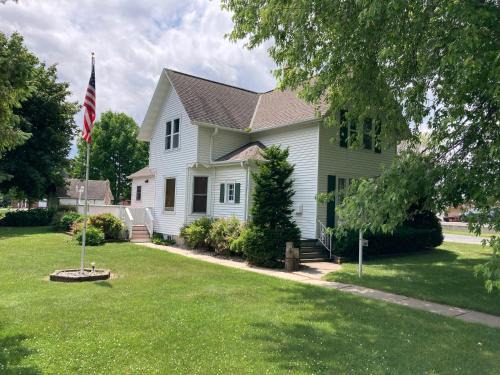Algoma Casa | Cozy Algoma Retreat! Minutes to Beach and Downtown!