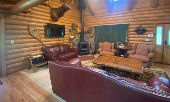 Alto Cabina | Cozy Alto Cabin on 2 Acres: Near Fishing & Skiing!