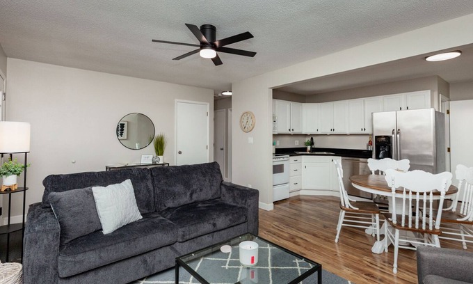 Ames Casa | Cozy Ames retreat located near Iowa State University