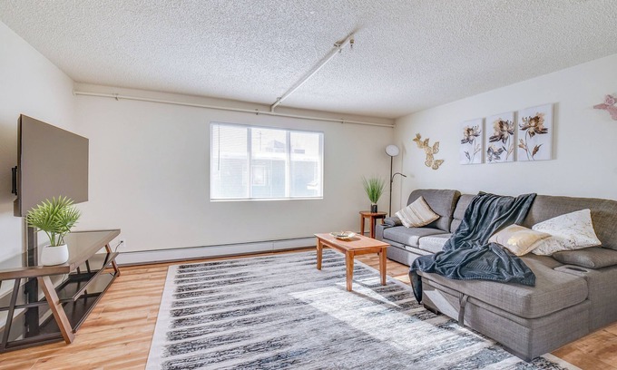 Midtown Anchorage Apartamento | Cozy Anchorage Apartment w/ Mountain Views