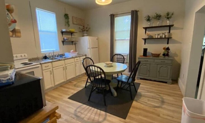 Terre Haute Casa | Cozy and beautifully renovated!