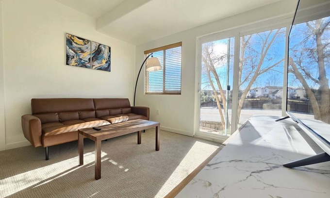 High Point Casa | Cozy and Bright 2-Bedroom Haven