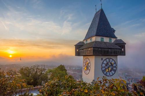 Graz City Centre Apartamento | Cozy and Calm - Historic City Center with Free Parking by HERO HOMES