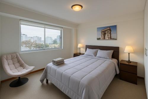 San Antonio Apartamento | Cozy and Centric Flat with Great View and Parking