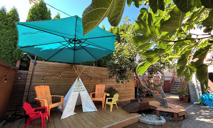 Grandview-Woodland Casa | Cozy and Clean 2-bed 1-liv Garden Suite Close to Commercial Drive /10 min to DT