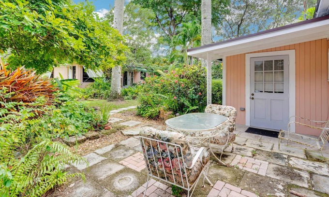 Riverside Park Cabaña | NEW LISTING! Cozy and Comforting Dog Friendly Coach House Close to Beach by RedAwning