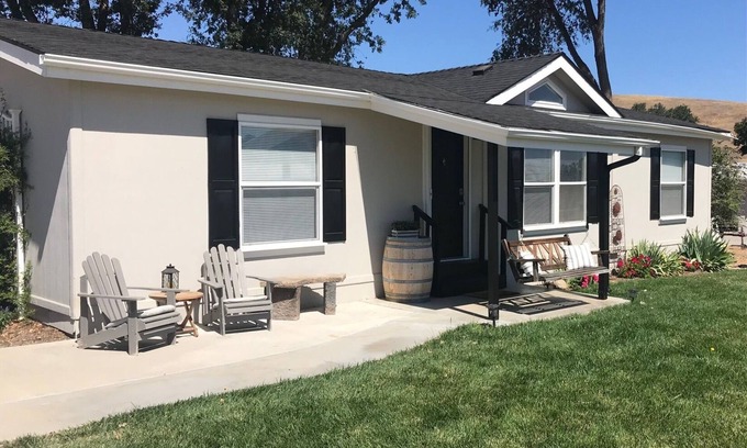 Templeton Casa | Cozy and comfortable 3 bedroom set in the rural oaks and vineyards.