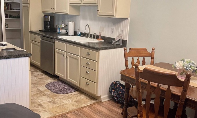 Grand Blanc Condominio | Cozy and Comfy 2 Bedroom Condo in Grand Blanc