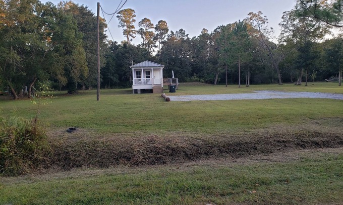 Pensacola Casa | COZY AND COUNTRY CLOSE TO BLUE ANGELS, BEACHES, SHOPS, AND DOWNTOWN PENSACOLA.