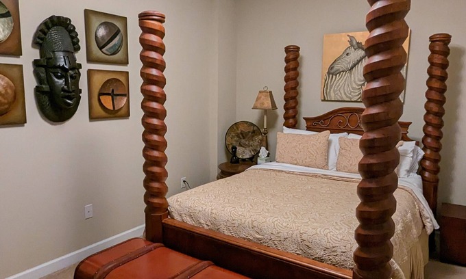 Downtown Greensboro Condominio | Cozy and luxurious condo centrally located in downtown Greensboro. Pet friendly!