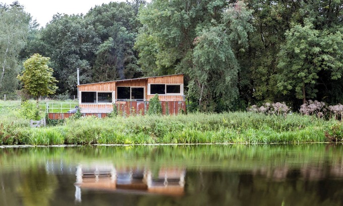 Dalfsen Chalet De Esquí | Cozy and luxurious nature cottage overlooking the river Vecht