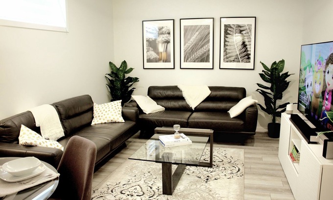 Southeast Calgary Casa | Cozy and Luxurious suite in Lake Community of Mahogany