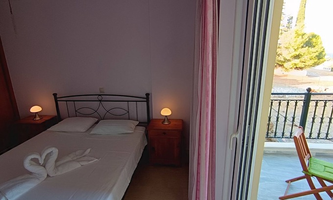 Lavreotiki Apartamento | Cozy and luxury by the sea with spectacular view. Family sized with bbq and yard