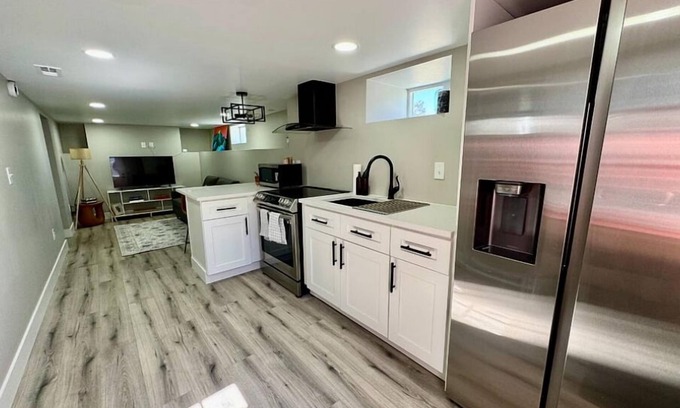 Athmar Park Apartamento | Cozy and modern 1-bedroom apartment in central Denver location with WiFi, AC