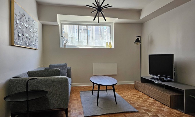Cote-Saint-Luc Apartamento | Cozy and Modern Bachelor Apartment