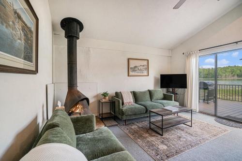Gaylord Casa | Cozy and Newly Updated Townhouse on Lake Martin