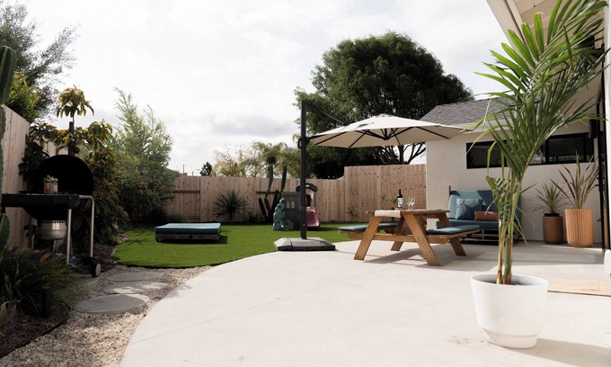 North Valley Casa | Cozy and open oasis - 12 mins to the beach