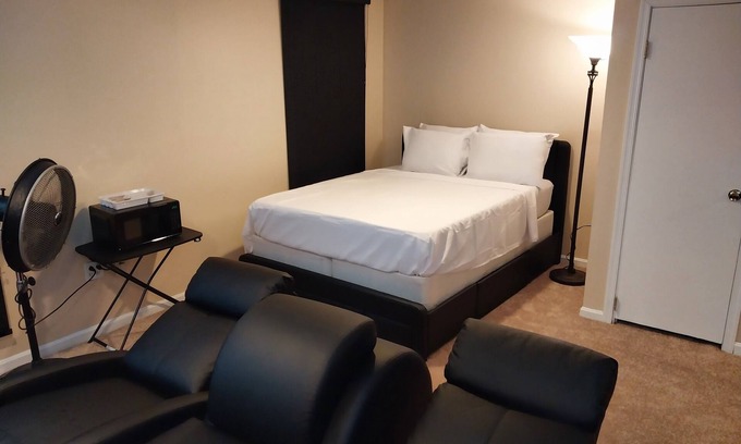 Pasadena Casa | Cozy and peaceful BASEMENT in a house, close to different restaurants and a park