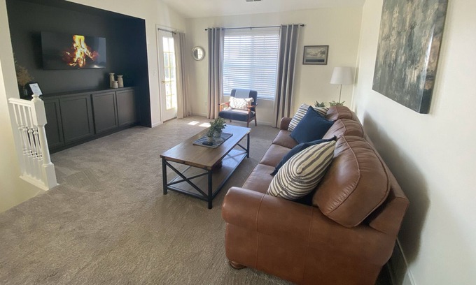 Loves Park Condominio | Cozy and Professional Condo