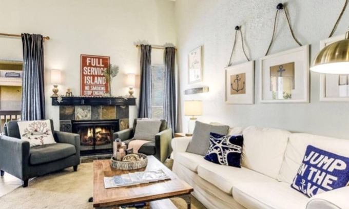 Horseshoe Bay Condominio | Cozy and Quaint Condo water view
