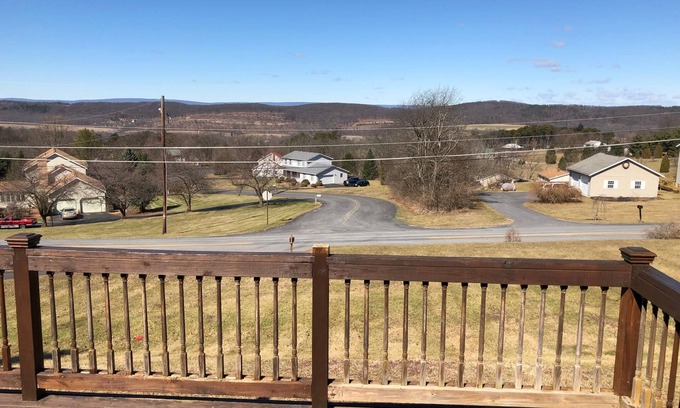 Potts Grove Casa | Cozy and quiet, but close to all the good stuff. Amazing mountain view.
