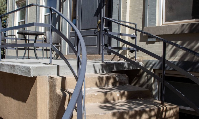 Uptown Condominio | Cozy and Quiet Condo in Uptown- Walking Distance to Everything
