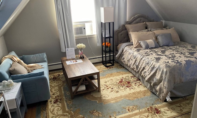 Portland Casa | Cozy and Quiet Home One Bedroom Private Bathroom in Portland Maine. NOT KITCHEN.