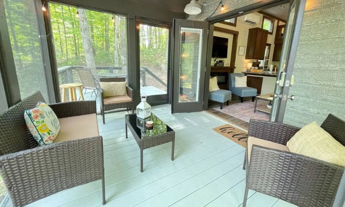 Tracy City Cabaña | Cozy and quiet lake & mountain tiny home retreat. Fire pit + pet friendly!
