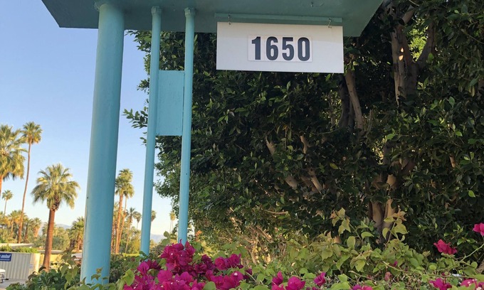 Tahquitz River Estates Condominio | Cozy and quiet Palm Springs one bed/2 bath condo near Smoke Tree shopping area!