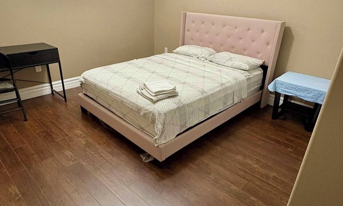 Woodslee Casa | Cozy and quiet room close to riverside.