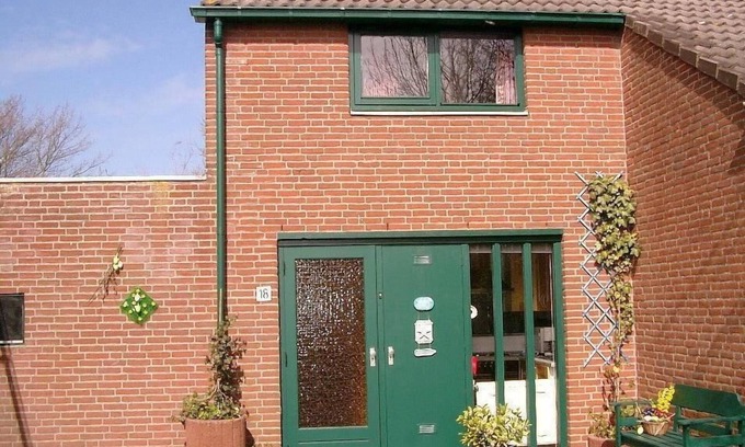 Bruinisse Casa | Acogedora y tranquila casa de vacaciones en un pequeño lago y junto al mar