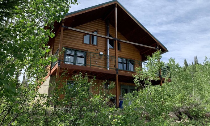 Craig Cabina | Cozy and quiet! Willow Creek Mountain Cabin with nature all to yourself!