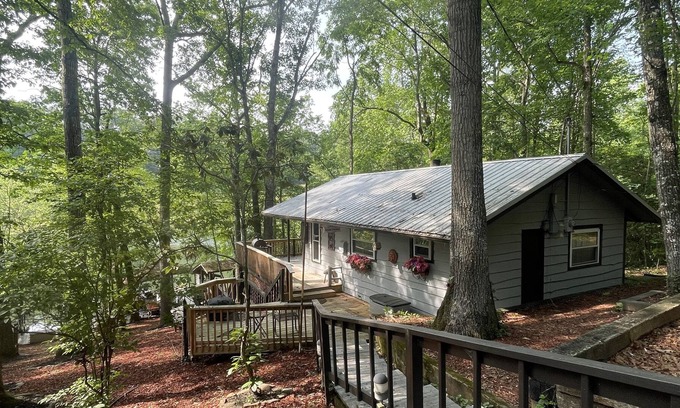 Franklin Cabaña | Cozy and Romantic Lake Front Cottage perfect to use for a Get Away or Honeymoon!