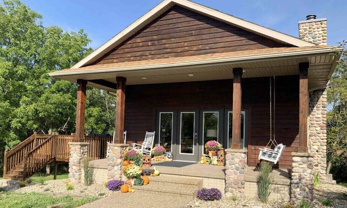 Center Junction Cabina | Cozy and Secluded Deer Camp Cabin Getaway