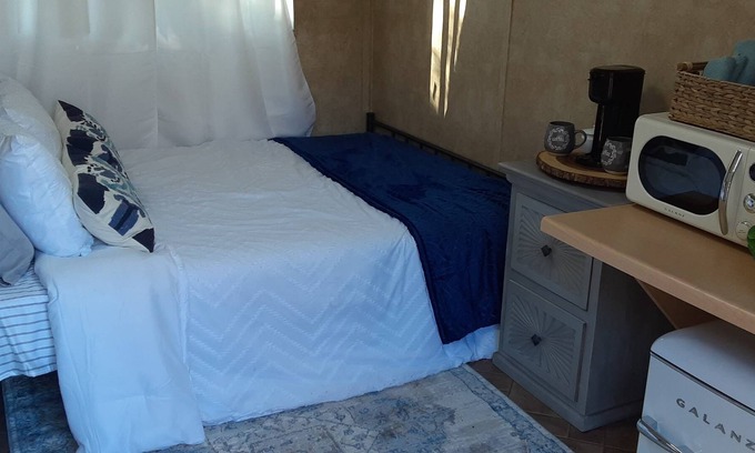 Spring Branch Alquiler De RV | Cozy and Serene Private Room Queen Bed