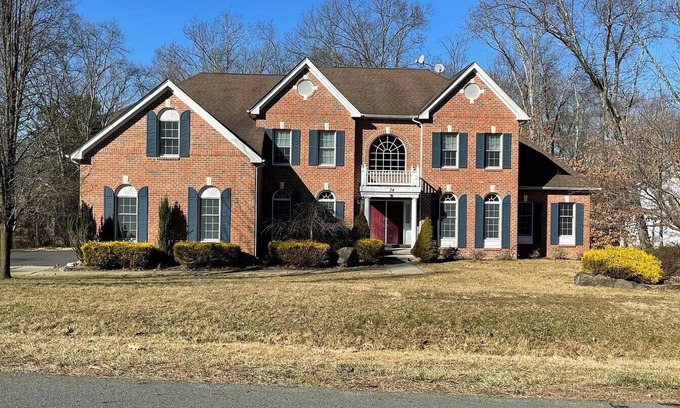 East Stroudsburg Casa | Cozy and Spacious Furnished House in a gated golf community