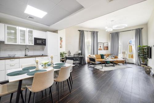 Discovery Gardens Apartamento | Cozy and spacious apartment- 5min walk to metro