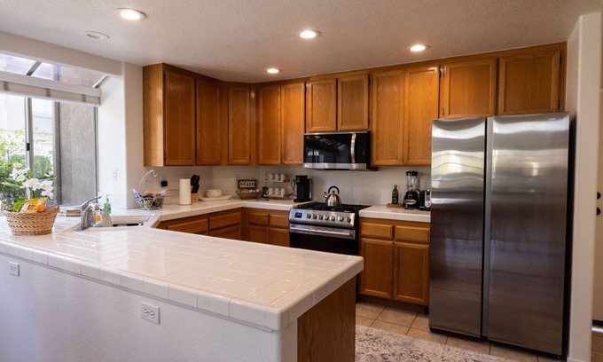 Aliso Viejo Condominio | Cozy and spacious sunlit 3 bed 3 bath townhouse in Aliso Viejo!