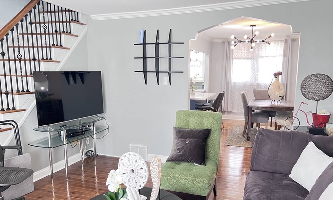Eastwick Casa | cozy and stylish! minutes from airport, sports complex and other attractions