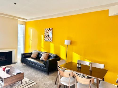 Miracle Mile Apartamento | Cozy and Stylish Unit