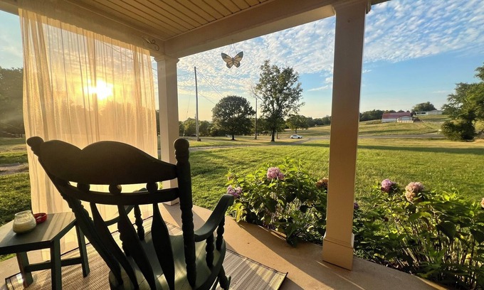 Madison Casa | Cozy and tucked away retreat in Nashville's hidden gem neighborhood