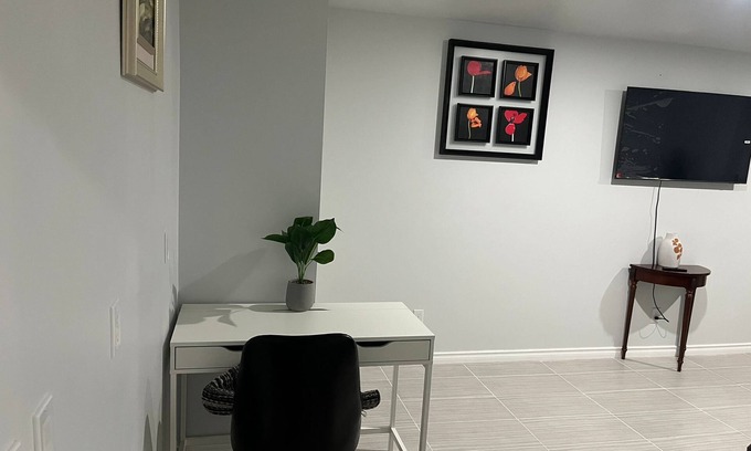 Cougar Ridge Casa | Cozy and very comfy 1 bedroom walk up suite near Canada olympic park, SW Calgary