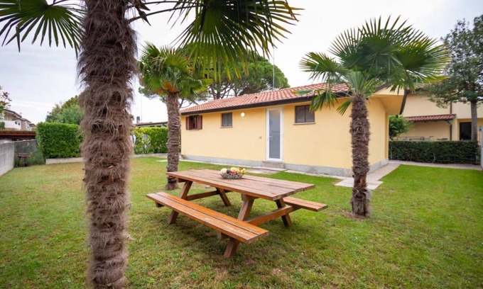 Lignano Sabbiadoro Villa | Acogedora y acogedora casa con jardín privado.