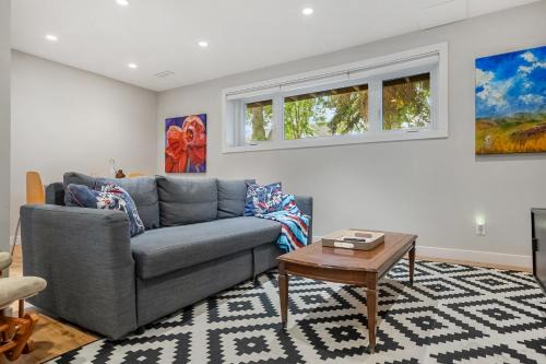 Tuxedo Park Apartamento | Cozy and Welcoming 2BR Basement Suite In The Heart of Calgary