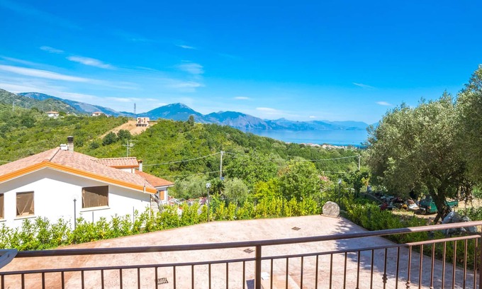 Policastro Bussentino Apartamento | Alojamiento de 3 habitaciones en Policastro Bussentino
