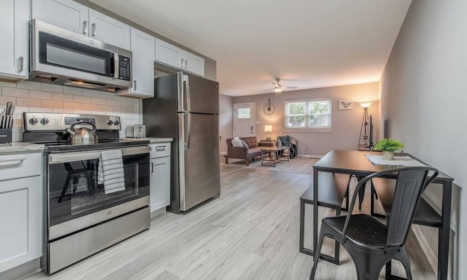 East Raleigh Apartamento | Cozy apartment 5 mins from downtown/Fast Wi-Fi