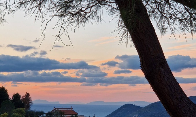 Vatolla Apartamento | Cozy apartment 5 minutes from the sea: Villa Samy