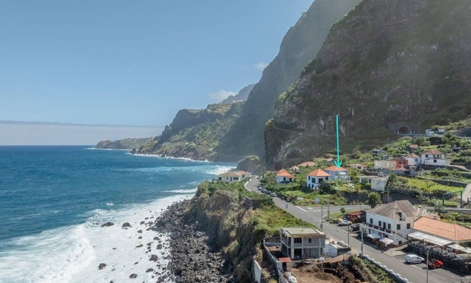 Sao Vicente Apartamento | Cozy apartment 50 meters from the sea with outside terrace.